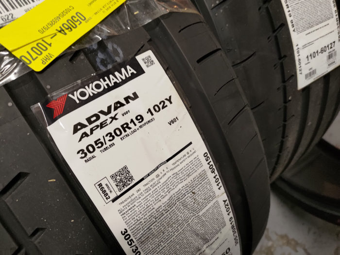 Advan 305 Tires