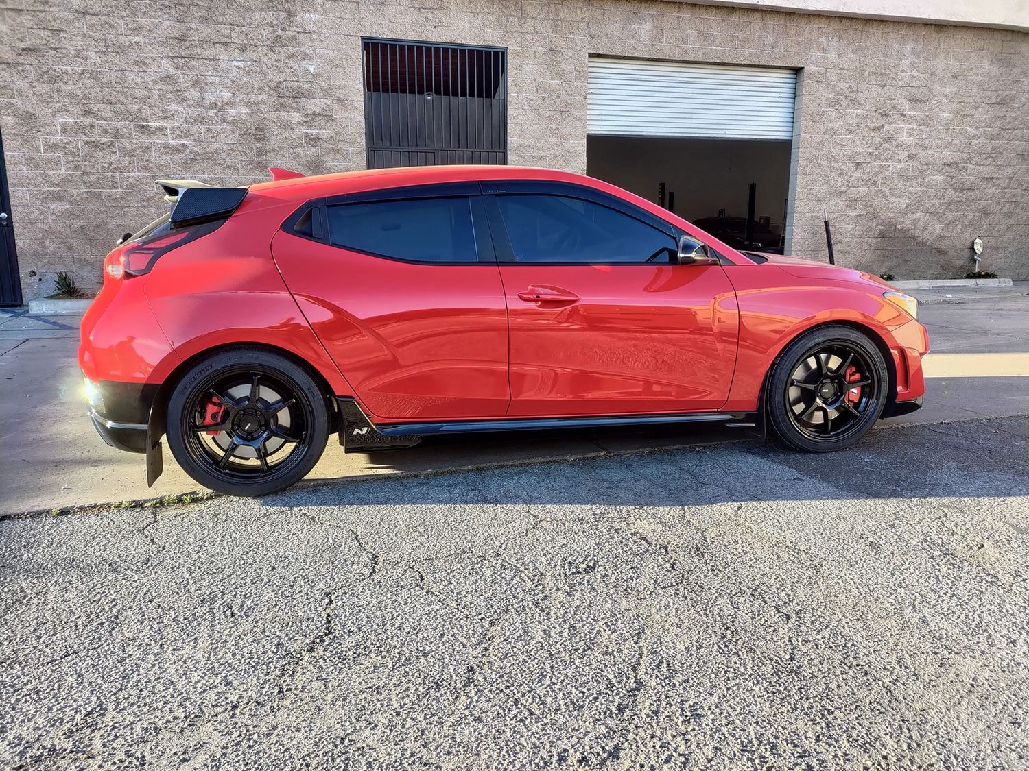 Veloster with Enkeis Side Profile